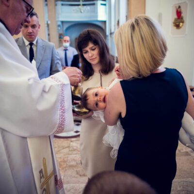 fotografnachrzest_fotografnachrzestwarszawa_ceremoniachrztu_zdjeciazchrztuwarszawa_epicfoto_maciejchalonski_reportażzchrztu_sesjapochrzcie10