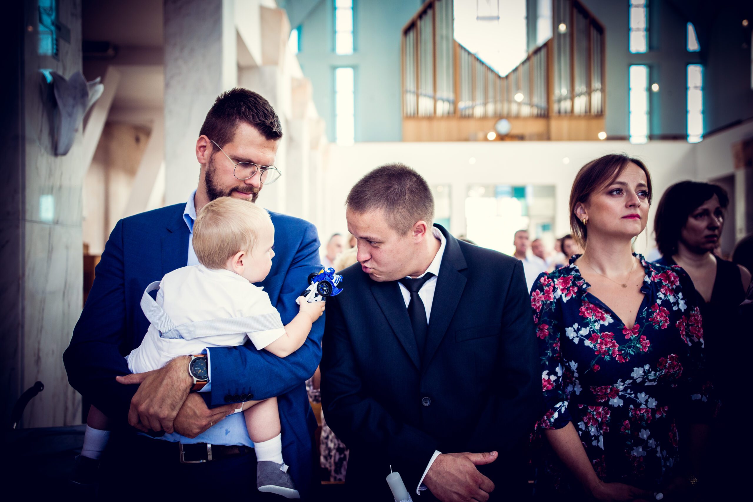 fotografnachrzest_fotografnachrzestwarszawa_ceremoniachrztu_zdjeciazchrztuwarszawa_epicfoto_maciejchalonski_reportażzchrztu_sesjapochrzcie3-1-scaled