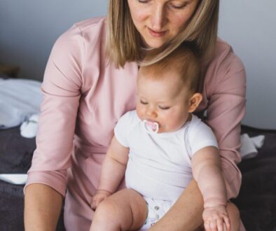 fotografnachrzest_fotografnachrzestwarszawa_przygotowaniachrzest_zdjeciazchrztuwarszawa_epicfoto_maciejchalonski_reportażzchrztu7-1-scaled